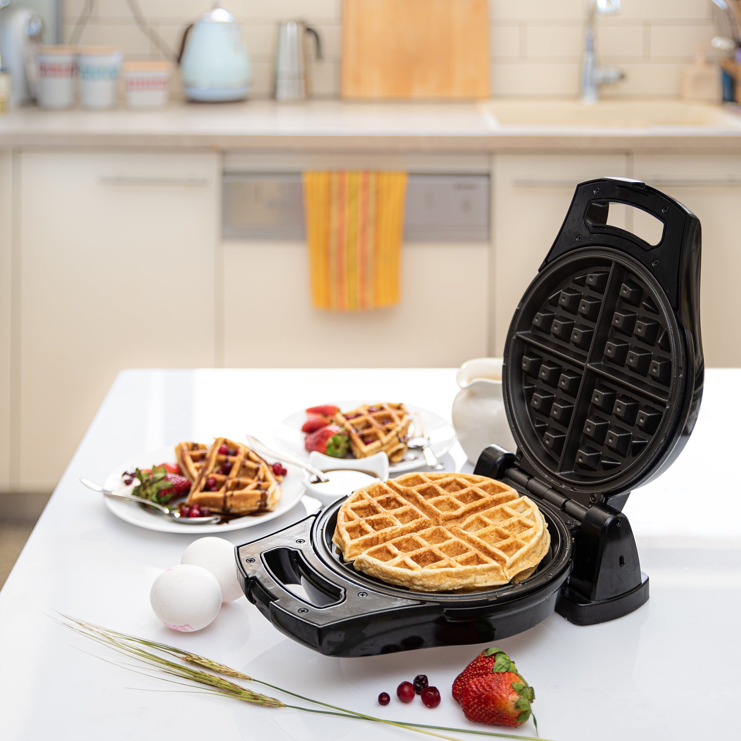 Moss & Stone Belgian Waffle Maker, Electric Waffle Machine, Flipside